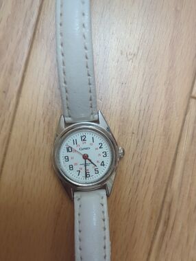White Leather Strap Women's Watch *DAMAGED LEATHER STRAP